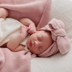 Knitted Oversized Topknot | Flamingo Pink -Baby Products Store FLAMINGO PINK CLOSE UP scaled 1