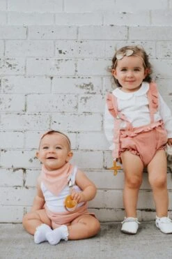 DRIBBLE BIB| LINEN | DUSTY PINK| By Little Milko -Baby Products Store PINK DRIBBLE BIB scaled 1