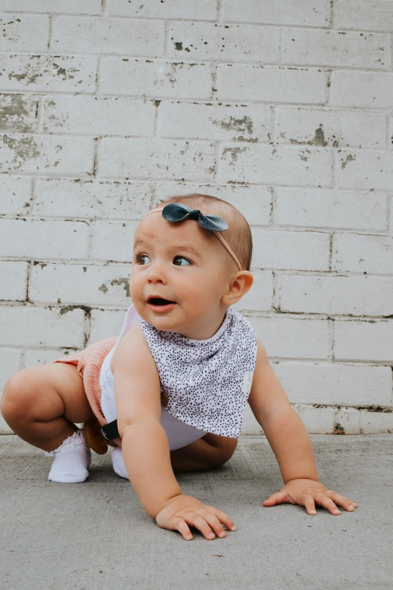 DRIBBLE BIB | WILD SPOTS| LINEN|BY LITTLE MILKO 2 DRIBBLE BIB | WILD SPOTS| LINEN|BY LITTLE MILKO - Image 2