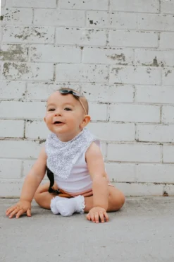 DRIBBLE BIB | WILD SPOTS| LINEN|BY LITTLE MILKO 7 DRIBBLE BIB | WILD SPOTS| LINEN|BY LITTLE MILKO -Baby Products Store WILD SPOTS LITTLE GIRL scaled 1