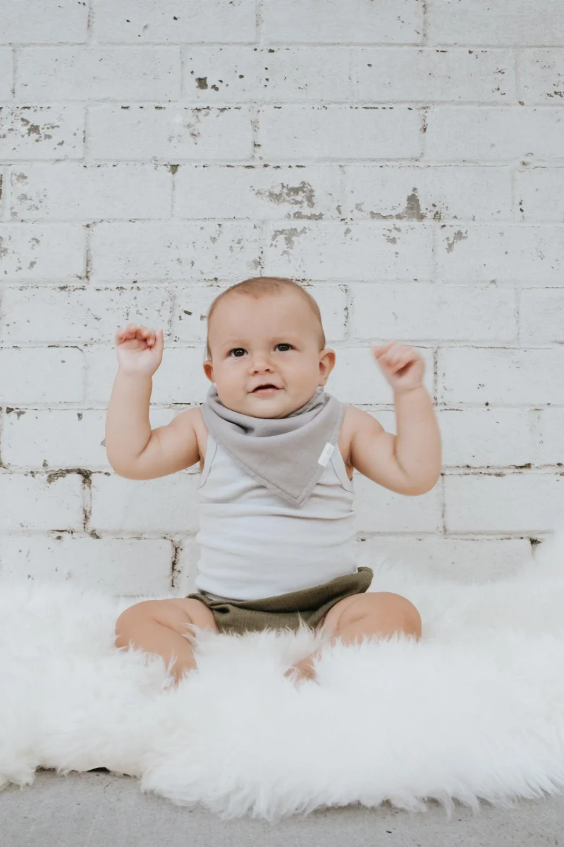 DRIBBLE BIB | LIGHT GREY|LINEN|BY LITTLE MILKO 3 DRIBBLE BIB | LIGHT GREY|LINEN|BY LITTLE MILKO - Image 3